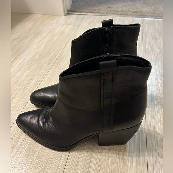 Naturalizer Fairmont Black Leather Bootie - Picture 5 of 13